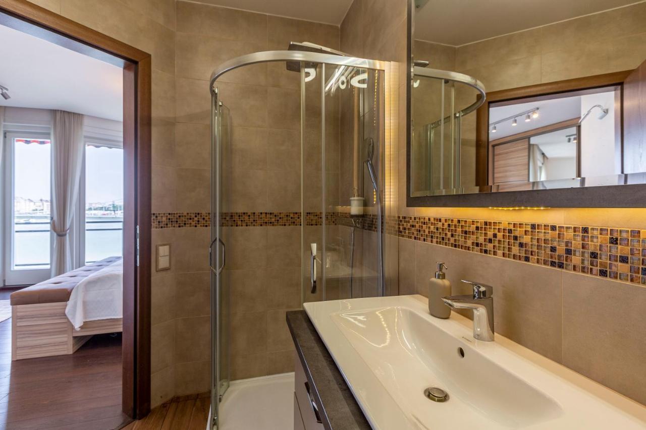 Luxury With A Beautiful View For The Danube River דירה *