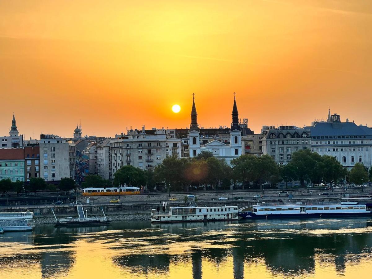 Luxury With A Beautiful View For The Danube River דירה